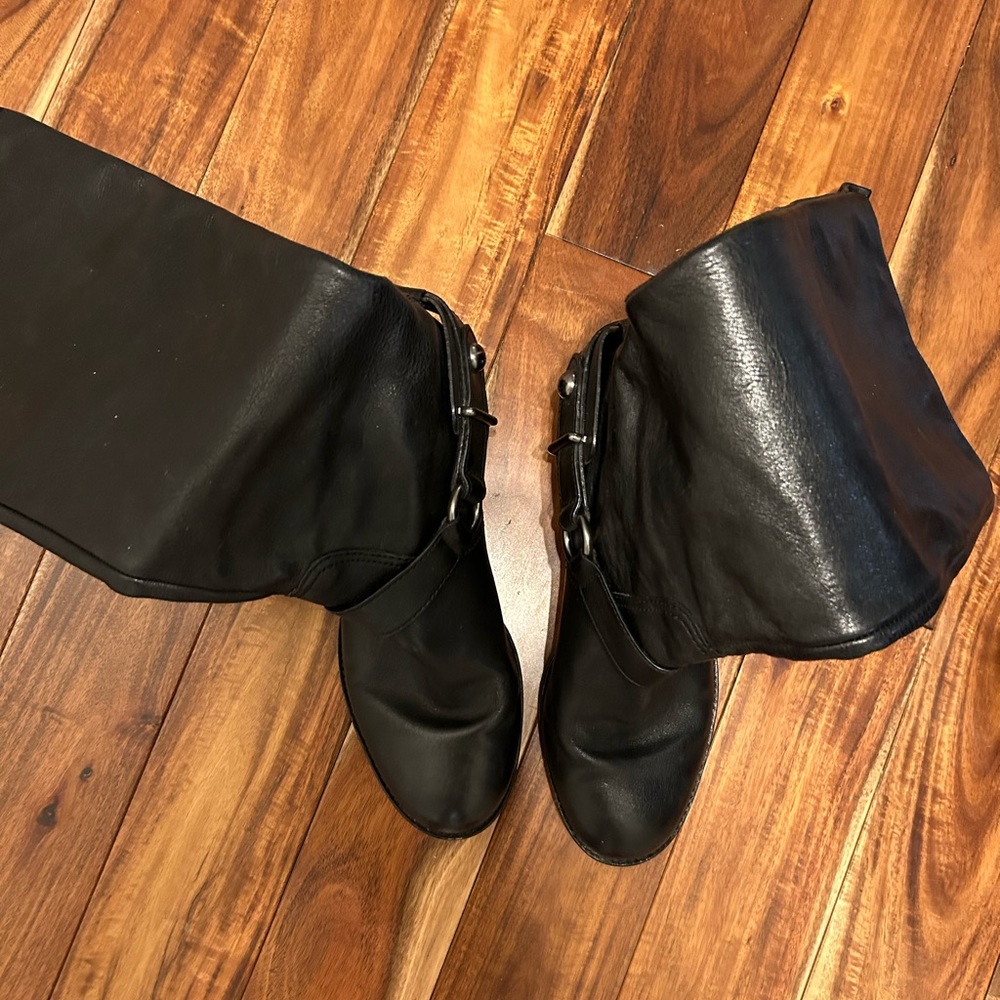 Four sets of boots from Stuart Weitzman to Mia size 8